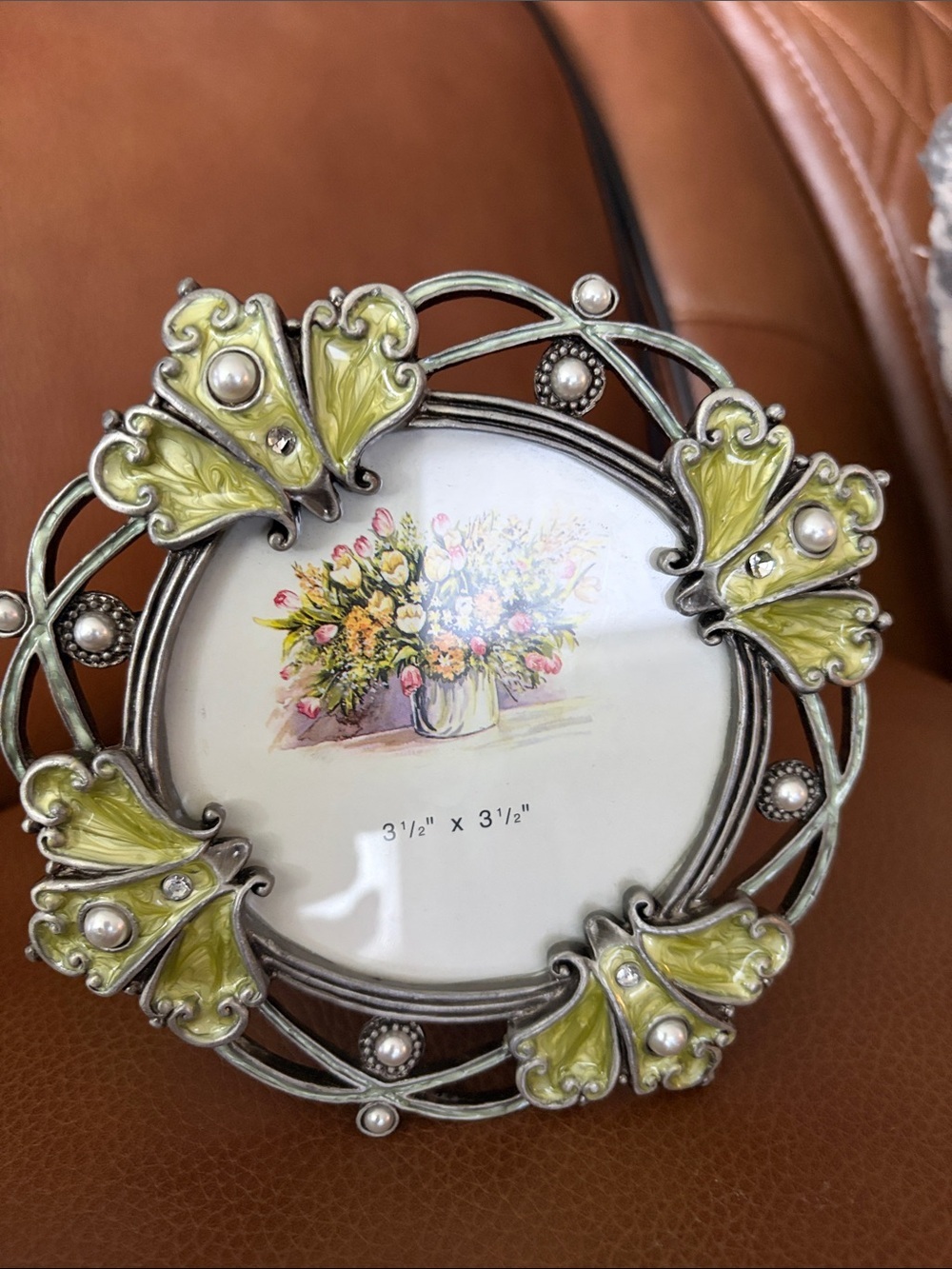 Decorative Round Photo Frame in Pale Green and Silver